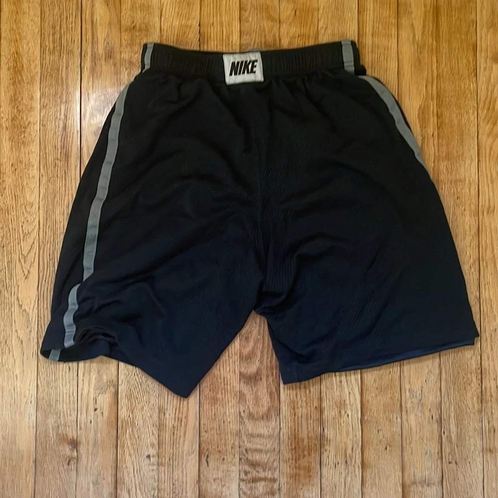 Nike Men’s Small Black and Gray Running Shorts. - Picture 2 of 3